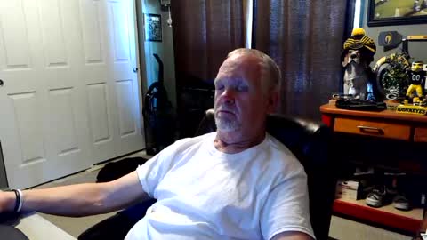 Snapshot of midwestdad09 chatting on 06/30/26, 01:23 midwestdad09 online show from 06/30/26, 01:23