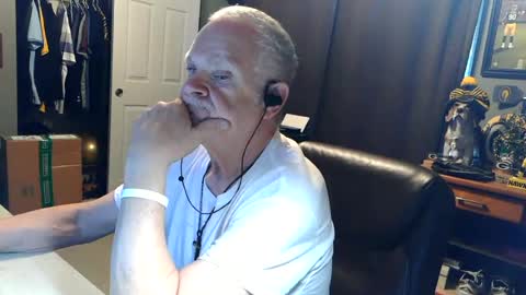 Snapshot of midwestdad09 chatting on 07/06/26, 12:40 midwestdad09 online show from 07/06/26, 12:40