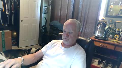Snapshot of midwestdad09 chatting on 07/08/26, 05:50 midwestdad09 online show from 07/08/26, 05:50