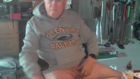 Snapshot of midwestman4u2 chatting on 10/24/25, 01:29 Mid West Man 4U online show from 10/24/25, 01:29