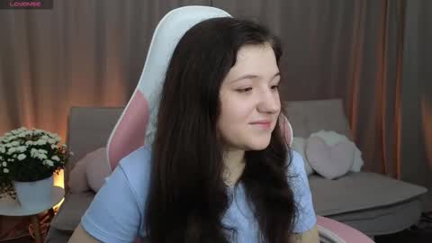 Snapshot of mielrains chatting on 10/31/25, 07:20 Miel online show from 10/31/25, 07:20