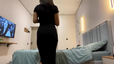 Snapshot of mieshasegura chatting on 11/24/25, 03:23 Mia online show from 11/24/25, 03:23