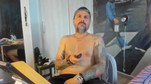 Snapshot of miguel_angeel_ chatting on 05/11/26, 04:04 Miguel Angel online show from 05/11/26, 04:04