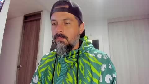 Snapshot of miguel_angeel_ chatting on 05/18/26, 02:12 Miguel Angel online show from 05/18/26, 02:12