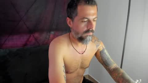 Snapshot of miguel_angeel_ chatting on 05/19/26, 01:06 Miguel Angel online show from 05/19/26, 01:06