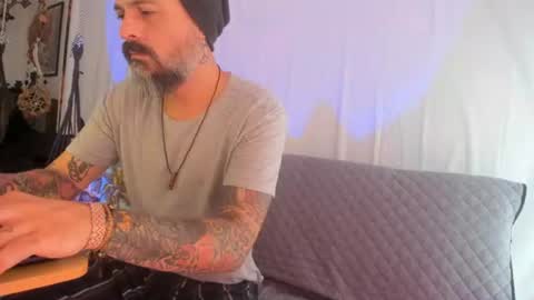 Snapshot of miguel_angeel_ chatting on 06/10/26, 02:16 Miguel Angel online show from 06/10/26, 02:16