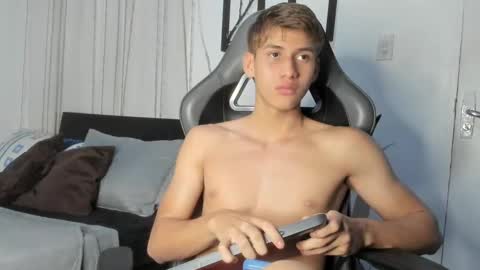 Miguel Hernandez online show from 02/23/25, 01:02