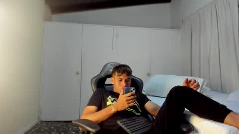 Miguel Hernandez online show from 03/11/25, 09:04