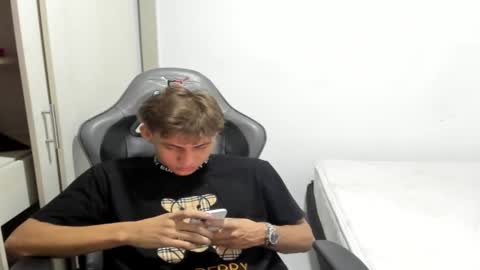 Miguel Hernandez online show from 10/20/25, 03:29