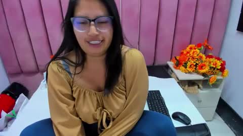 Snapshot of miha_smith chatting on 12/16/25, 03:55 Miha online show from 12/16/25, 03:55