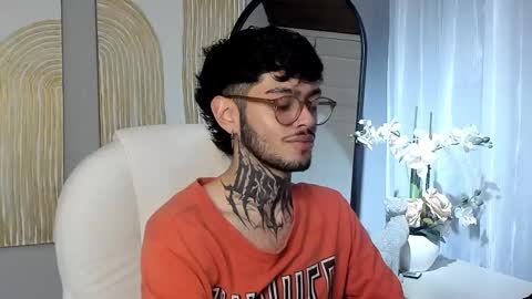 Snapshot of mihailleroy chatting on 02/19/25, 12:25 MIHAIL LEROY finally independent model online show from 02/19/25, 12:25