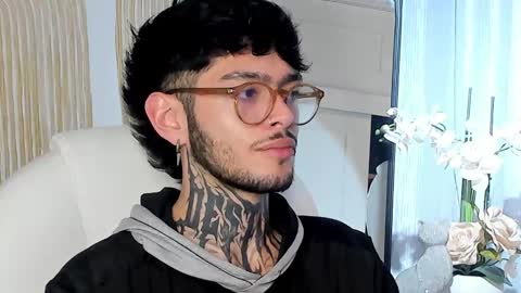 Snapshot of mihailleroy chatting on 02/21/25, 10:07 MIHAIL LEROY finally independent model online show from 02/21/25, 10:07