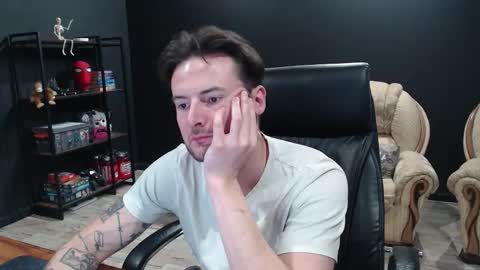 Snapshot of mihasikd chatting on 11/23/25, 01:22 Misha Winchester online show from 11/23/25, 01:22