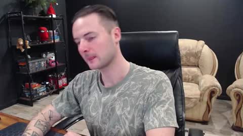 Snapshot of mihasikd chatting on 12/22/25, 12:24 Misha Winchester online show from 12/22/25, 12:24