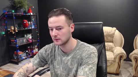 Snapshot of mihasikd chatting on 12/23/25, 08:12 Misha Winchester online show from 12/23/25, 08:12