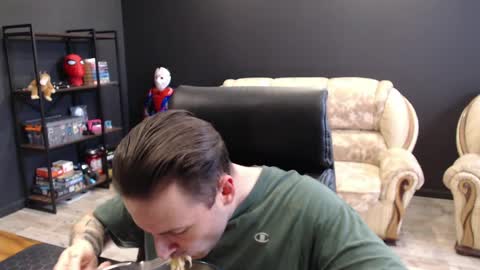 Snapshot of mihasikd chatting on 03/28/26, 11:43 Misha Winchester online show from 03/28/26, 11:43