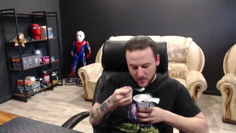 Snapshot of mihasikd chatting on 04/11/26, 11:36 Misha Winchester online show from 04/11/26, 11:36