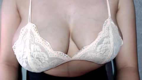 Snapshot of mihoayame chatting on 02/03/25, 05:18 Hey Im Miho online show from 02/03/25, 05:18