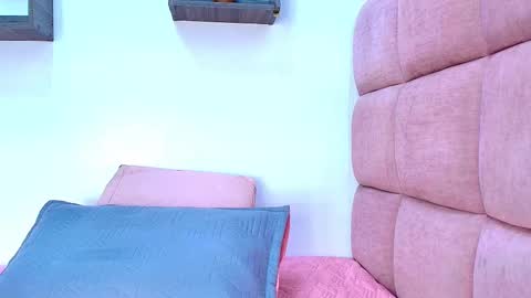 Mia  online show from 09/23/25, 11:57