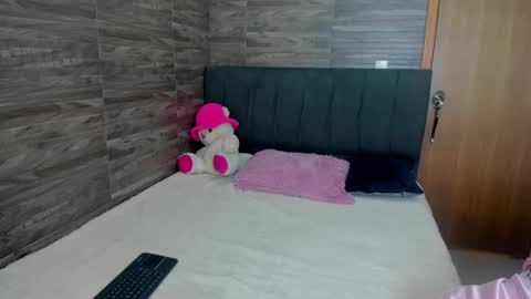 Mia online show from 03/18/26, 03:31