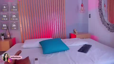 Snapshot of miia_blaze chatting on 06/20/26, 11:24 Mia online show from 06/20/26, 11:24