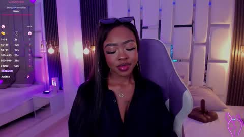 Miia Schwarz  online show from 10/20/25, 04:13