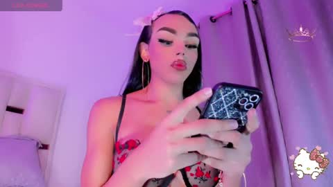 Snapshot of miia_sophia chatting on 04/25/26, 09:23 online show from 04/25/26, 09:23