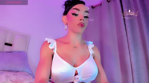 Snapshot of miia_sophia chatting on 04/27/26, 01:14 online show from 04/27/26, 01:14