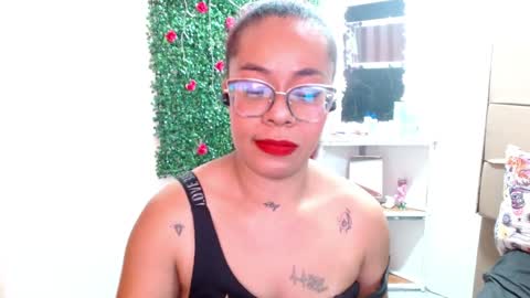 Snapshot of miia_spencer_ chatting on 12/06/24, 09:43 miia online show from 12/06/24, 09:43