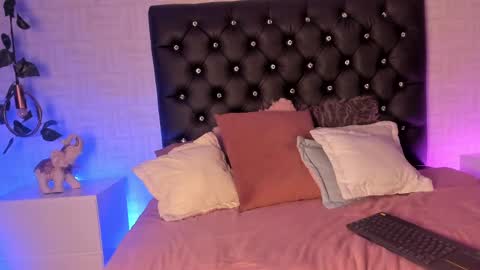 Mia online show from 02/26/25, 11:15