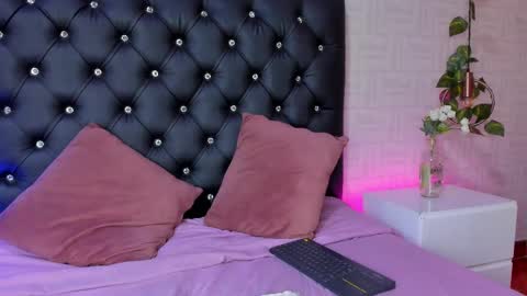 Mia online show from 03/06/25, 03:13