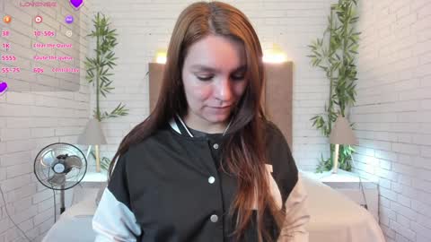 Miia 3 online show from 02/03/25, 11:53