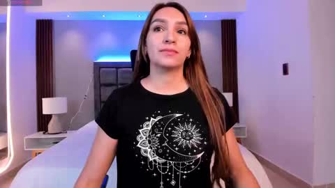 Miia 3 online show from 09/18/25, 12:29