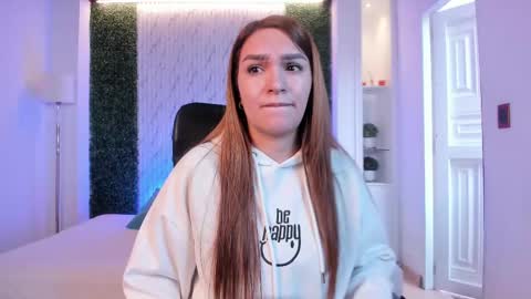 Miia 3 online show from 10/03/25, 12:24