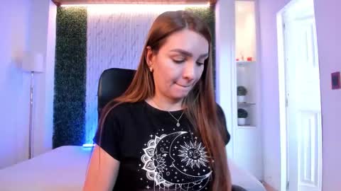 Miia 3 online show from 10/20/25, 12:16