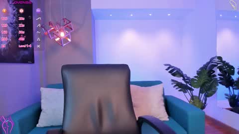 Miia 3 online show from 11/24/25, 11:43