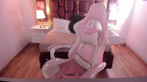 Snapshot of miia_thompson_1 chatting on 01/27/25, 05:26 M I I A online show from 01/27/25, 05:26