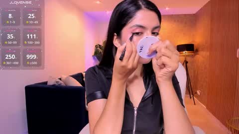 Mia online show from 10/06/25, 11:07