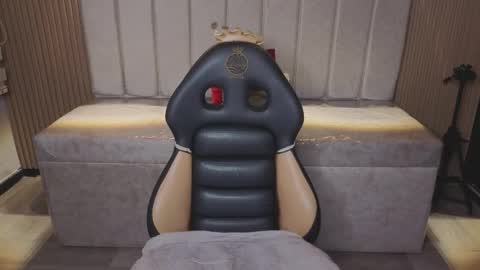 miiaa_evans1 online show from 02/11/26, 08:03