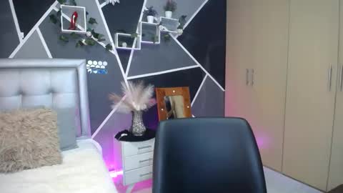 Snapshot of miiaa_k chatting on 10/29/25, 05:42 miiaa_k online show from 10/29/25, 05:42