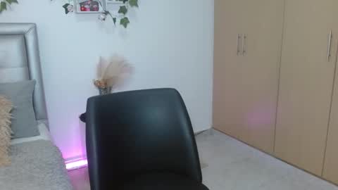 Snapshot of miiaa_k chatting on 04/20/26, 10:51 miiaa_k online show from 04/20/26, 10:51