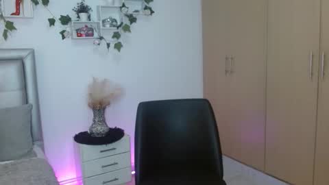 Snapshot of miiaa_k chatting on 04/27/26, 09:40 miiaa_k online show from 04/27/26, 09:40