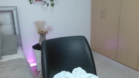 Snapshot of miiaa_k chatting on 05/15/26, 10:33 miiaa_k online show from 05/15/26, 10:33
