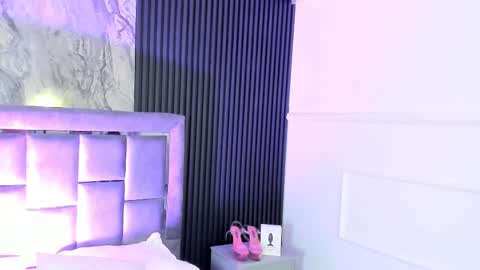 Snapshot of miiaamonroee chatting on 10/24/25, 07:54 Mia Monroe online show from 10/24/25, 07:54