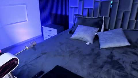 Snapshot of miiaamonroee chatting on 11/19/25, 08:20 Mia Monroe online show from 11/19/25, 08:20