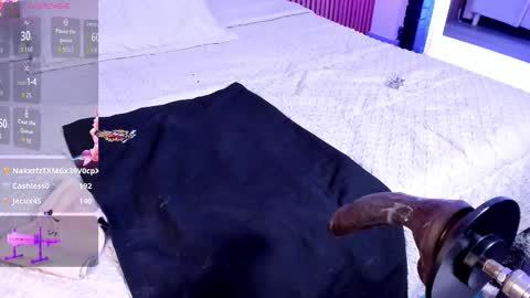 Snapshot of miiaamonroee chatting on 12/05/25, 06:22 Mia Monroe online show from 12/05/25, 06:22