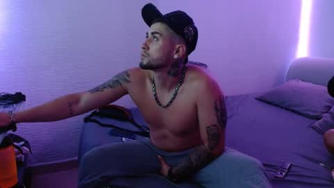 Snapshot of miialiiam0 chatting on 12/24/24, 10:44 Mia and Liam online show from 12/24/24, 10:44