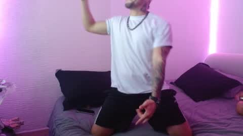 Snapshot of miialiiam0 chatting on 12/29/24, 08:26 Mia and Liam online show from 12/29/24, 08:26