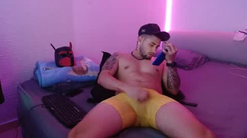 Snapshot of miialiiam0 chatting on 01/06/25, 06:25 Mia and Liam online show from 01/06/25, 06:25