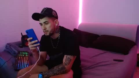 Snapshot of miialiiam0 chatting on 01/07/25, 04:50 Mia and Liam online show from 01/07/25, 04:50